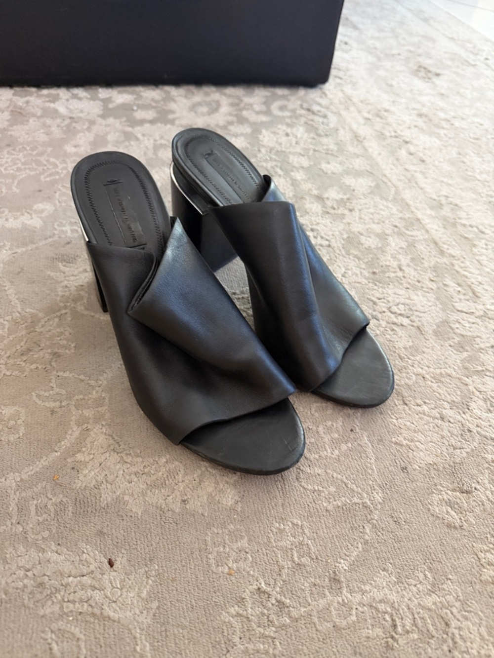Authentic Alexander Wang Black Avery leather Mules ~ Sz 39